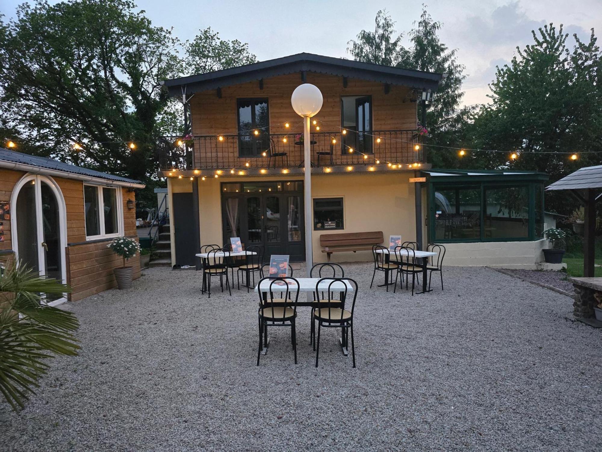 Luxury tent Clos Des Monts Saint-Martin-des-Besaces